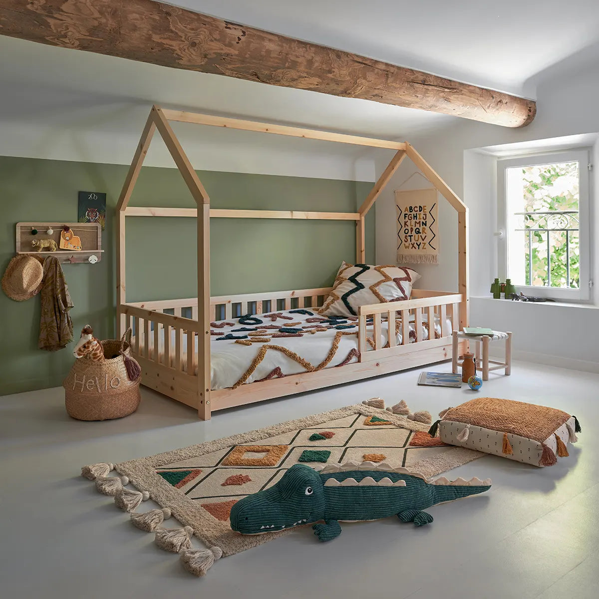 Cama intantil tipo cabaña Bosco che admosfera febrero