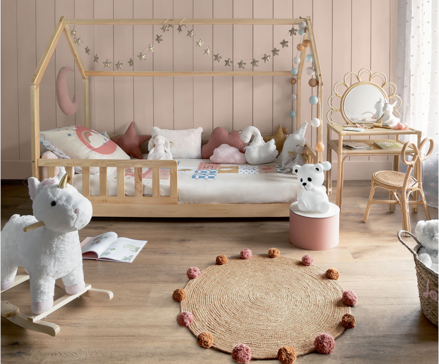 Cama intantil tipo cabaña Bosco che admosfera febrero