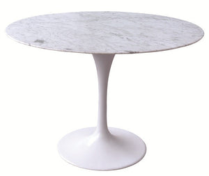 <p>Mesa de diseño, base de aluminio, tapa de mármol blanco de 120 cms de diámetro. Sillas y sillones a juego</p> Grupo sdm JULIO