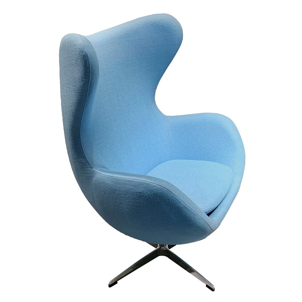 <p>Sillón de diseño, giratorio, base y columna cromada, tapizado en tejido cachemira azul. Otros colores disponibles.</p> Grupo sdm JULIO